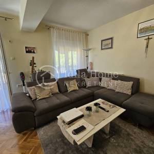 Sveta Nedelja/Rakitje/katnica 450m2 sa 3 stana+2 poslovna pr./TOP LOKACIJA!