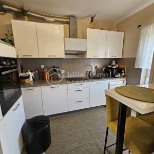 Sveta Nedelja/Rakitje/katnica 450m2 sa 3 stana+2 poslovna pr./TOP LOKACIJA!