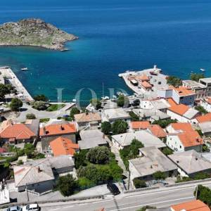 Sveti Juraj kamena kuća na moru