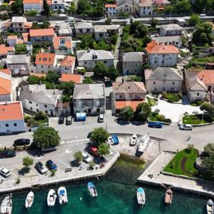 Sveti Juraj kamena kuća na moru