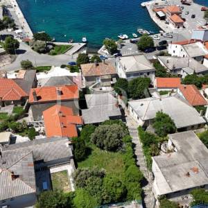 Sveti Juraj kamena kuća na moru