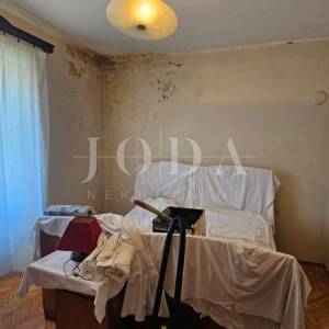 Sveti Juraj kamena kuća na moru