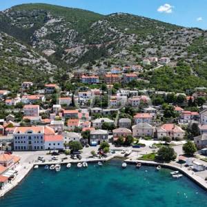 Sveti Juraj kamena kuća na moru