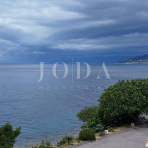 Sveti Juraj, kuća pored mora