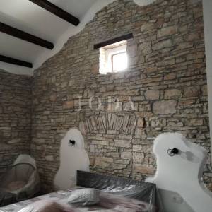 Svetvinčenat, okolica, novouređena kamena kuća sa bazenom