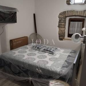 Svetvinčenat, okolica, novouređena kamena kuća sa bazenom