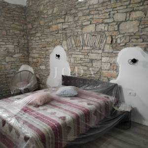 Svetvinčenat, okolica, novouređena kamena kuća sa bazenom
