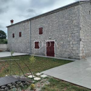 Svetvinčenat, okolica, novouređena kamena kuća sa bazenom