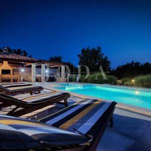 Svetvinčenat, okolica, Villa sa jacuzzijem i grijanim bazenom