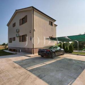 Svetvinčenat, okolica, Villa sa jacuzzijem i grijanim bazenom