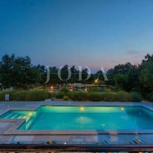 Svetvinčenat, okolica, Villa sa jacuzzijem i grijanim bazenom