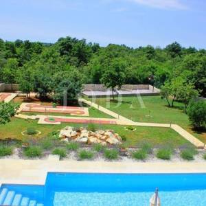 Svetvinčenat, okolica, Villa sa jacuzzijem i grijanim bazenom