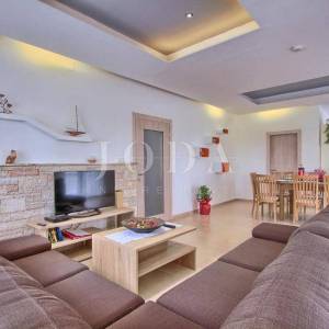 Svetvinčenat, okolica, Villa sa jacuzzijem i grijanim bazenom