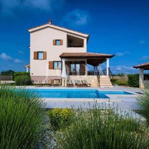 Svetvinčenat, okolica, Villa sa jacuzzijem i grijanim bazenom
