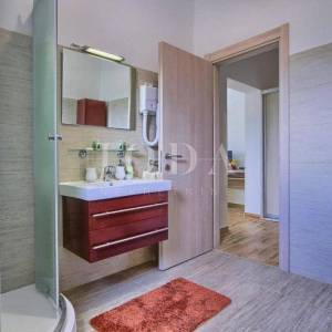 Svetvinčenat, okolica, Villa sa jacuzzijem i grijanim bazenom
