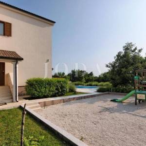 Svetvinčenat, okolica, Villa sa jacuzzijem i grijanim bazenom