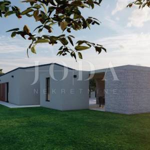 Tinjan, Kringa villa s bazenom