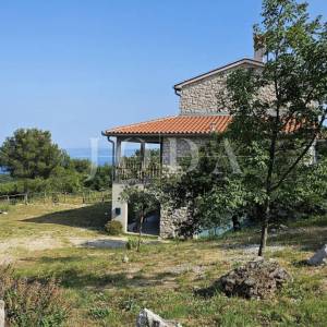 TOP LOKACIJA Kuća sa prekrasnim pogledom i prostranim zemljištem,Labin okolica