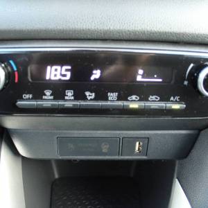 Toyota Yaris 1.5 Hybrid AUTOMATIK