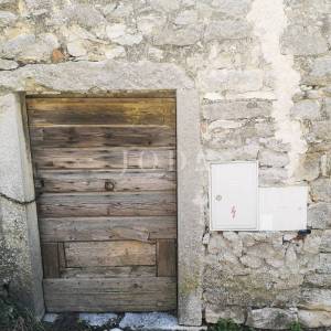 Tri kamene kuće u nizu za adaptaciju sa prekrasnim pogledom,PIĆAN