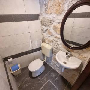 Tribalj, dvije kamene kuće sa bazenom!