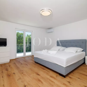 Tribalj kuća 600m2 sa bazenom