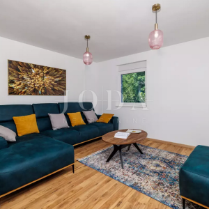 Tribalj kuća 600m2 sa bazenom