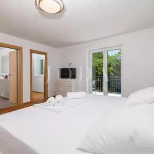 Tribalj kuća 600m2 sa bazenom