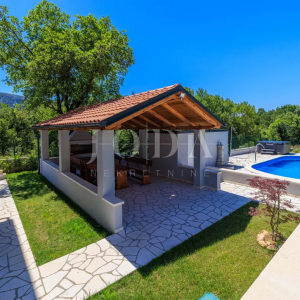 Tribalj kuća 600m2 sa bazenom