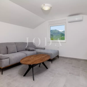 Tribalj kuća 600m2 sa bazenom