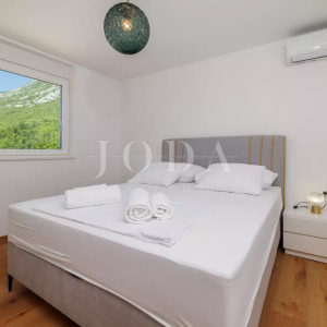 Tribalj kuća 600m2 sa bazenom