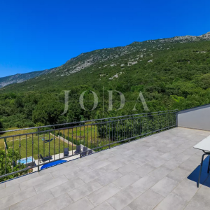 Tribalj kuća 600m2 sa bazenom