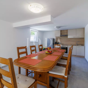Tribalj kuća 600m2 sa bazenom