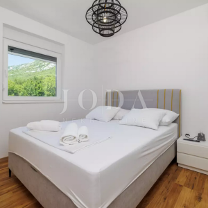 Tribalj kuća 600m2 sa bazenom
