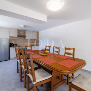 Tribalj kuća 600m2 sa bazenom