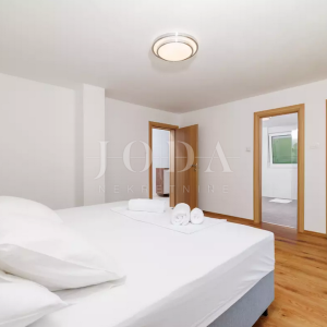 Tribalj kuća 600m2 sa bazenom