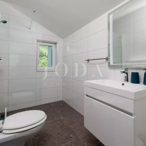 Tribalj kuća 600m2 sa bazenom