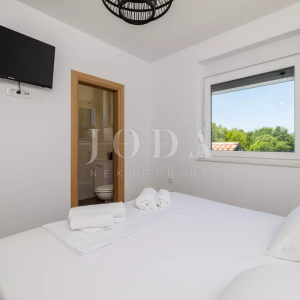 Tribalj kuća 600m2 sa bazenom