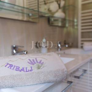 Tribalj kuća s bazenom