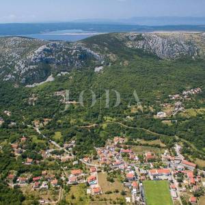 Tribalj kuća s bazenom