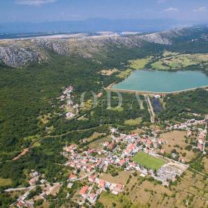 Tribalj kuća s bazenom