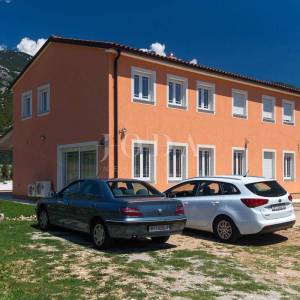 Tribalj kuća s bazenom
