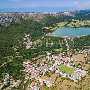 Tribalj kuća s bazenom