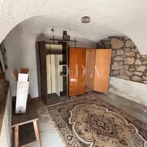 Tribalj, Kuća za adaptaciju sa zemljištem