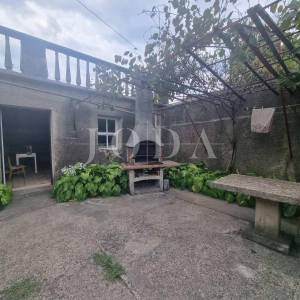 Tribalj, kuća,gospodarska zgrada, prostrana okućnica i oranica