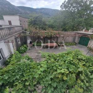 Tribalj, kuća,gospodarska zgrada, prostrana okućnica i oranica