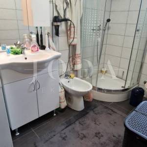 Tribalj, lijepa kuća sa velikom okućnicom 