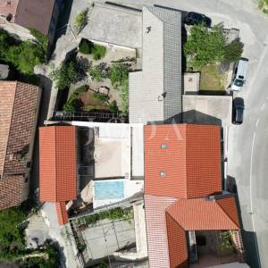 Tribalj spoj modernog i autohtonog