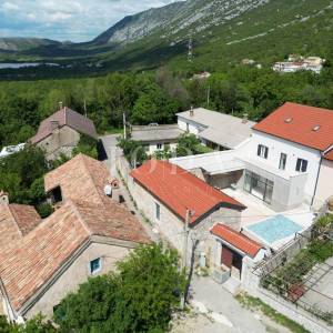 Tribalj spoj modernog i autohtonog