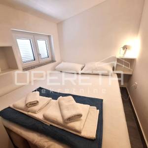 TRIBUNJ poluotok, dvoetažni stan 45 m² 